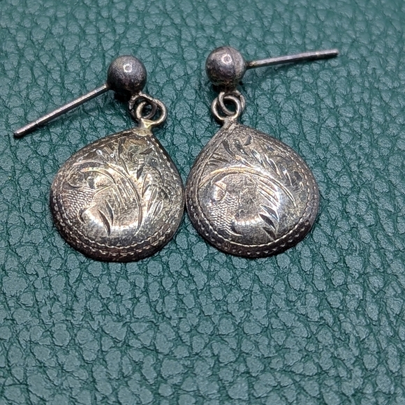 Jewelry - ❤️ Vintage Sterling Silver Etched Teardrop Dangle Earrings ✨
